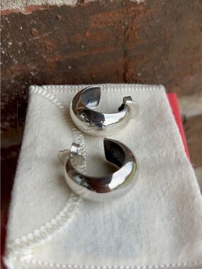 Brand New Large James Avery Sterling Silver Domed Hoop Earrings